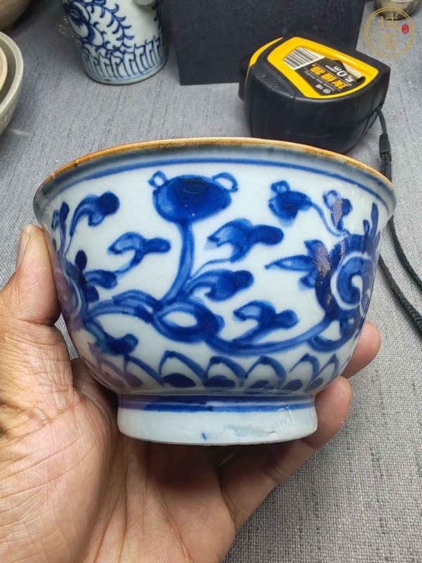 古玩陶瓷青花花卉紋茶碗真品鑒賞圖