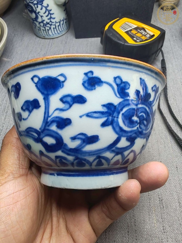 古玩陶瓷青花花卉紋茶碗真品鑒賞圖