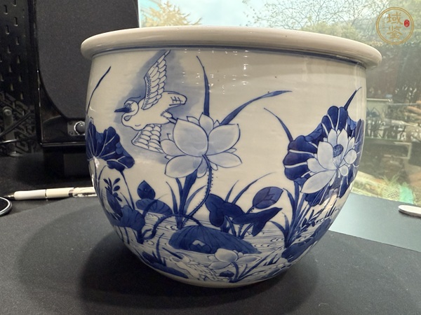 古玩陶瓷花鳥紋青花缸真品鑒賞圖