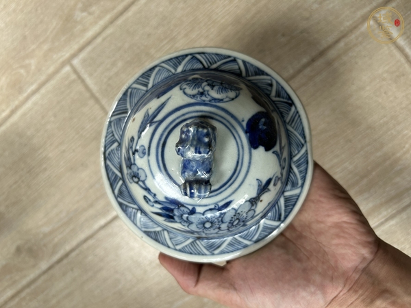 古玩陶瓷青花花卉紋蓋瓶真品鑒賞圖