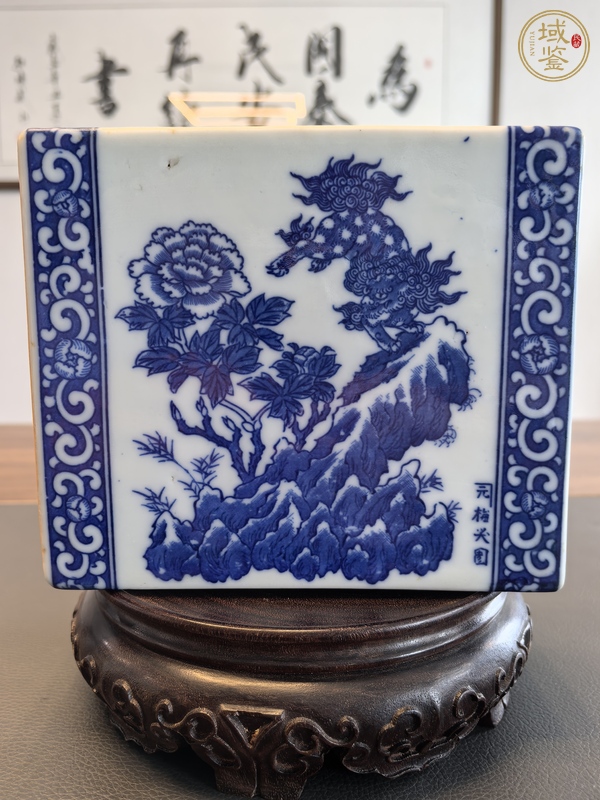 古玩陶瓷青花獅子穿花圖脈枕真品鑒賞圖