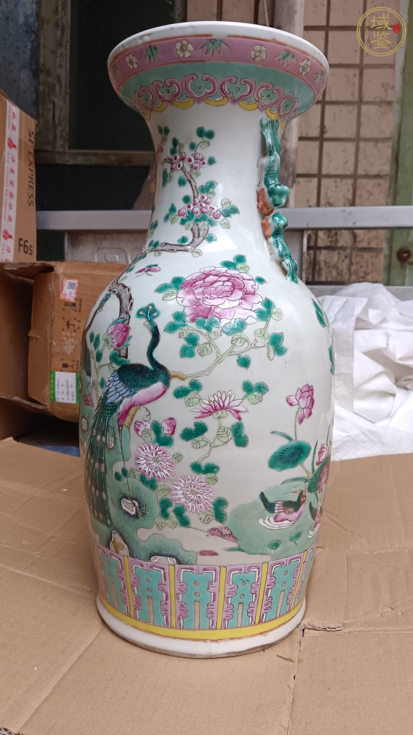 古玩陶瓷粉彩花鳥紋雙耳瓶真品鑒賞圖