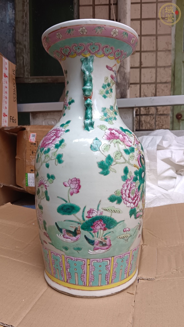 古玩陶瓷粉彩花鳥紋雙耳瓶真品鑒賞圖