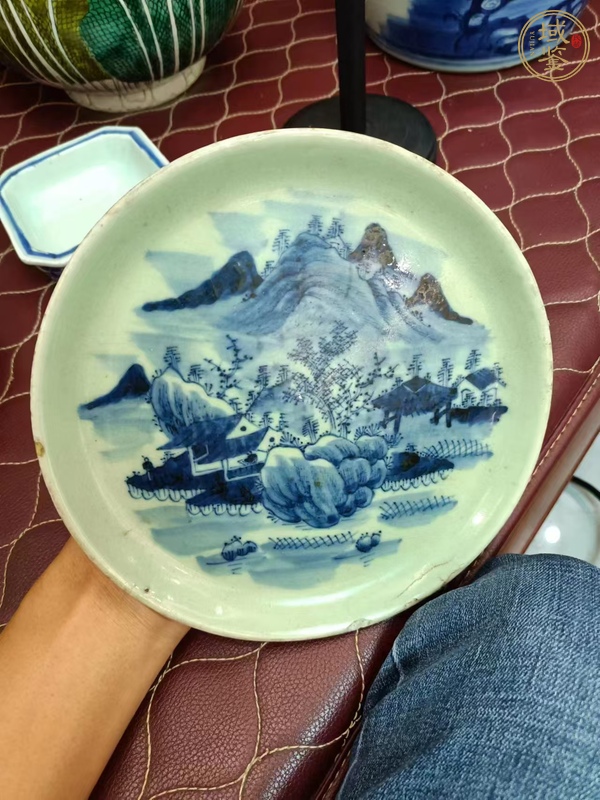 古玩陶瓷山水紋青花盤真品鑒賞圖