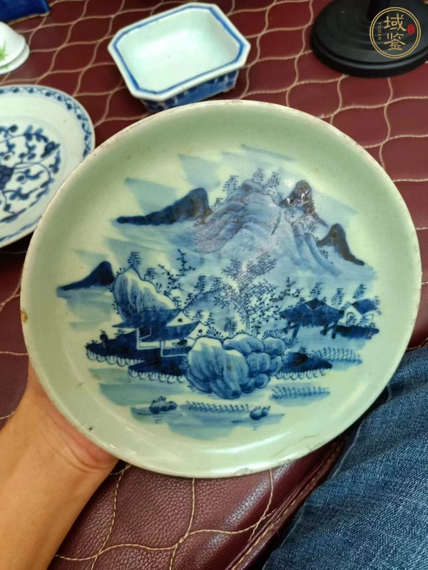 古玩陶瓷山水紋青花盤真品鑒賞圖