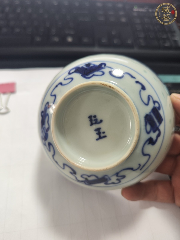 古玩陶瓷玲瓏瓷青花加彩碗真品鑒賞圖