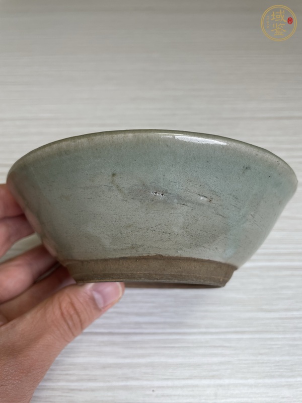 古玩陶瓷龍泉系青瓷青花碗真品鑒賞圖