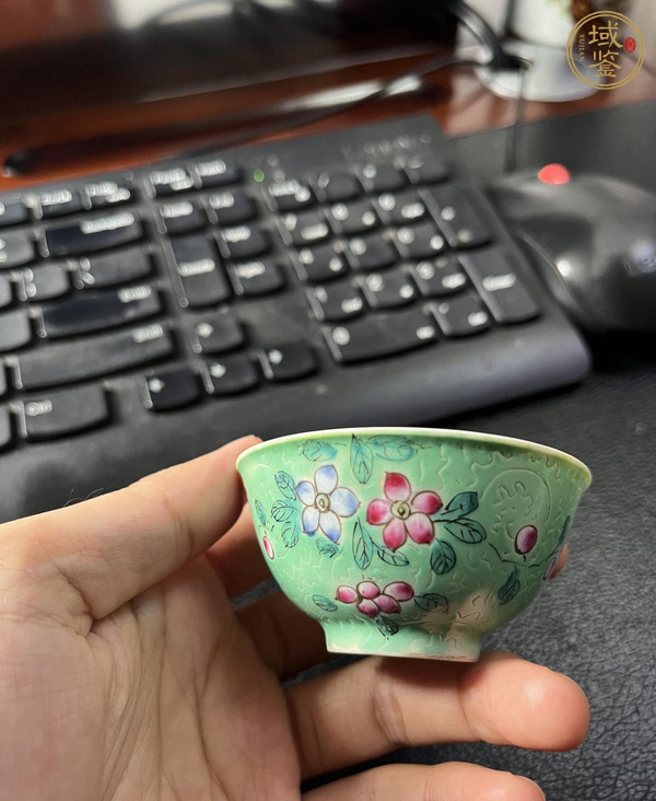 古玩陶瓷軋道粉彩杯真品鑒賞圖