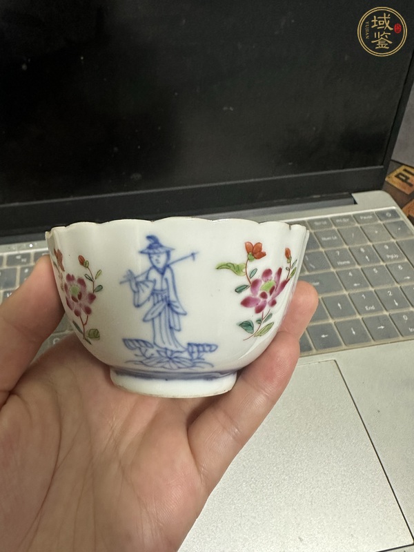 古玩陶瓷青花加彩人物紋花口杯真品鑒賞圖