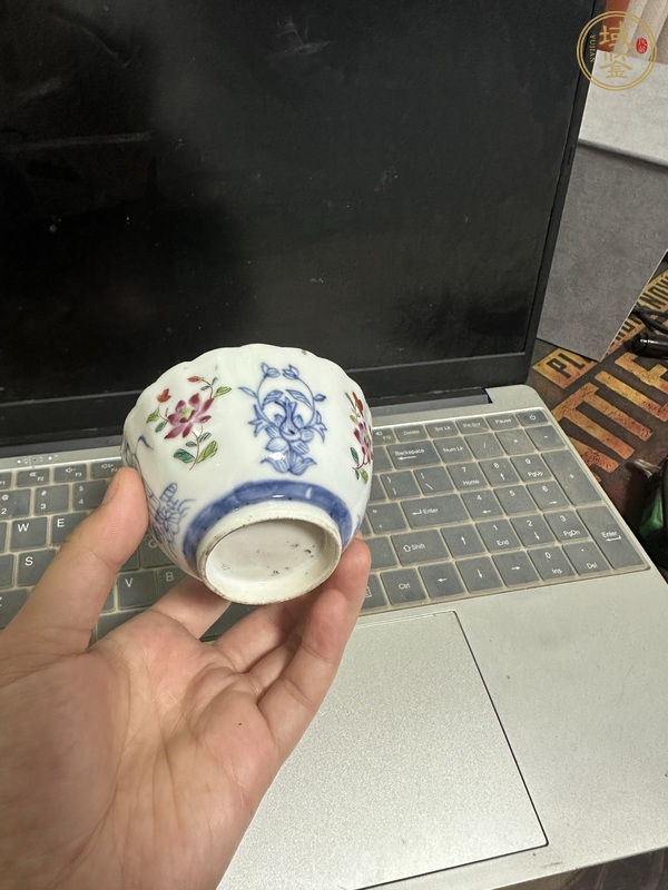 古玩陶瓷青花加彩人物紋花口杯真品鑒賞圖