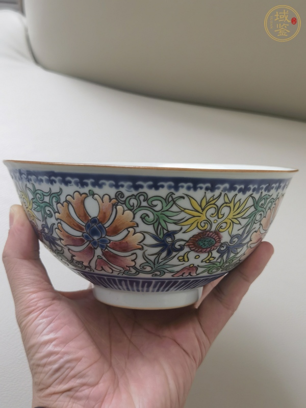 古玩陶瓷粉彩花卉紋茶碗真品鑒賞圖