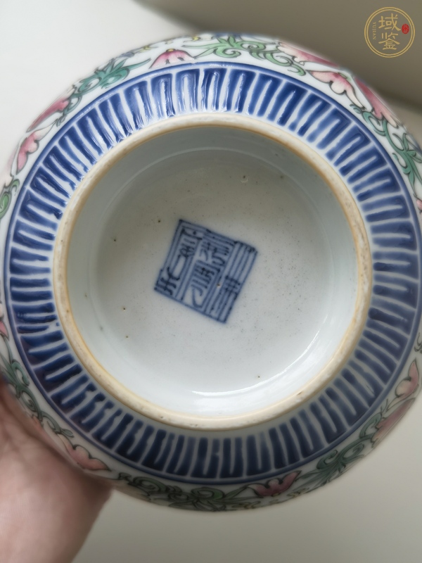 古玩陶瓷粉彩花卉紋茶碗真品鑒賞圖