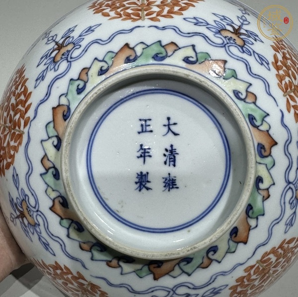 古玩陶瓷青花斗彩花卉紋碗真品鑒賞圖