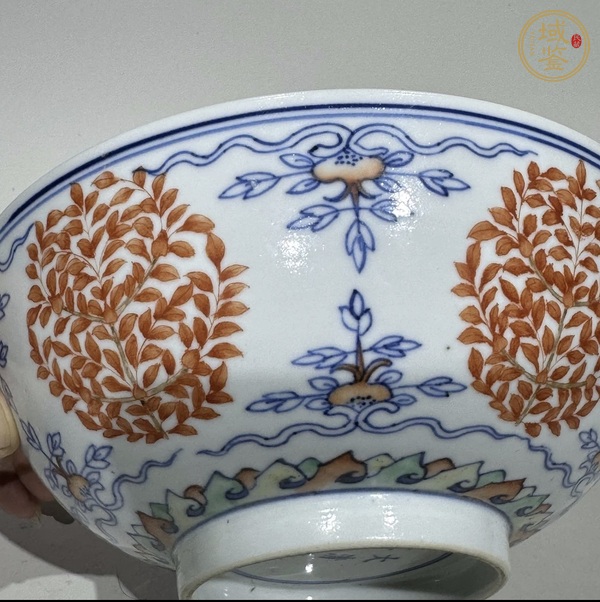 古玩陶瓷青花斗彩花卉紋碗真品鑒賞圖