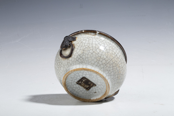 古玩陶瓷(優(yōu)品)清中晚·哥釉獸耳香爐拍賣,當(dāng)前價(jià)格1680元