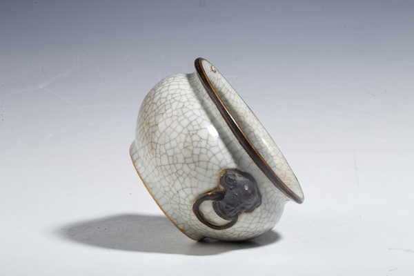 古玩陶瓷(優(yōu)品)清中晚·哥釉獸耳香爐拍賣,當(dāng)前價(jià)格1680元