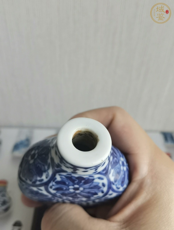 古玩陶瓷青花纏枝花卉紋鼻煙壺真品鑒賞圖