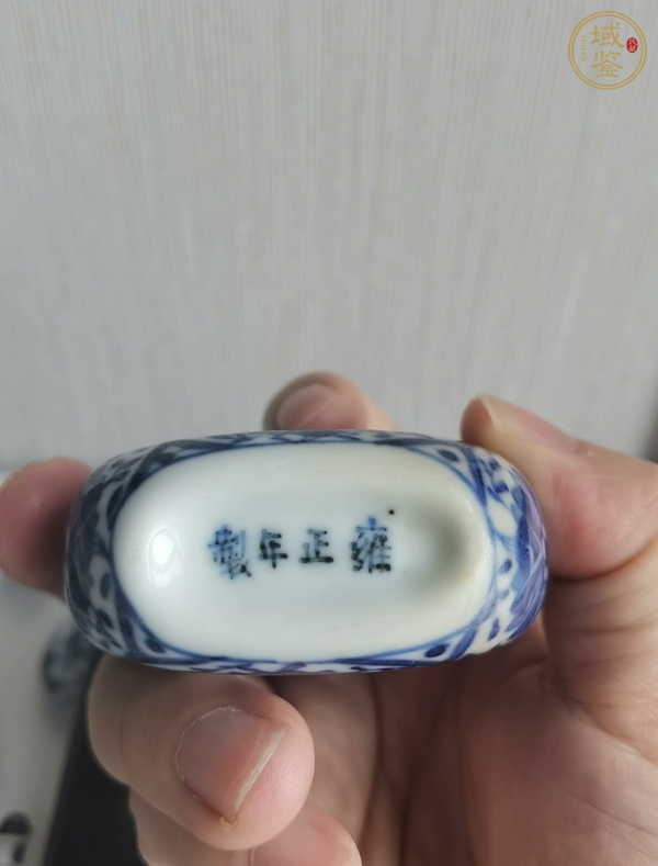 古玩陶瓷青花纏枝花卉紋鼻煙壺真品鑒賞圖