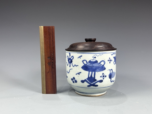 古玩陶瓷清早期·青花博古雜寶紋蓋缸拍賣，當前價格3500元