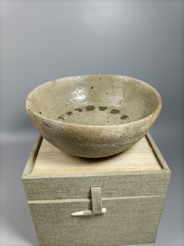 古玩陶瓷館藏級(jí)兩晉南北朝相州窯青釉茶碗拍賣,當(dāng)前價(jià)格880元