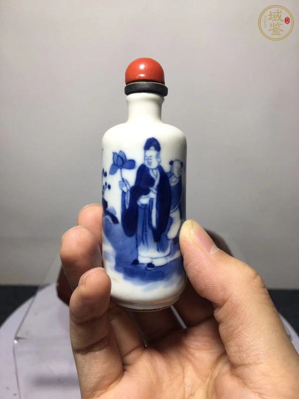 古玩陶瓷人物紋青花鼻煙壺真品鑒賞圖