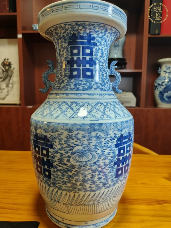 古玩陶瓷青花淡描花卉紋喜子盤口瓶真品鑒賞圖