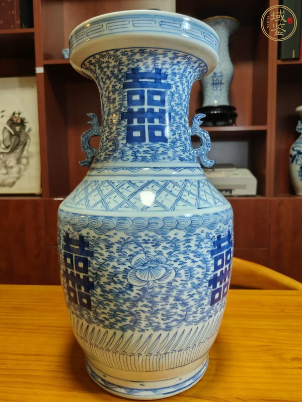 古玩陶瓷青花淡描花卉紋喜子盤口瓶真品鑒賞圖