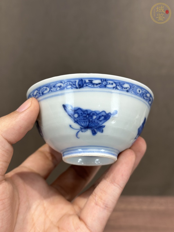 古玩陶瓷青花蝴蝶紋茶碗真品鑒賞圖