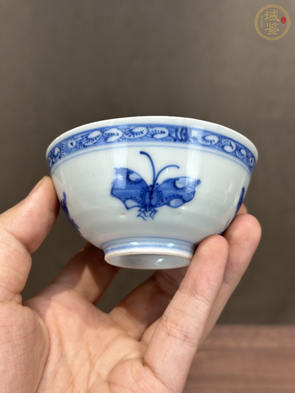 古玩陶瓷青花蝴蝶紋茶碗真品鑒賞圖