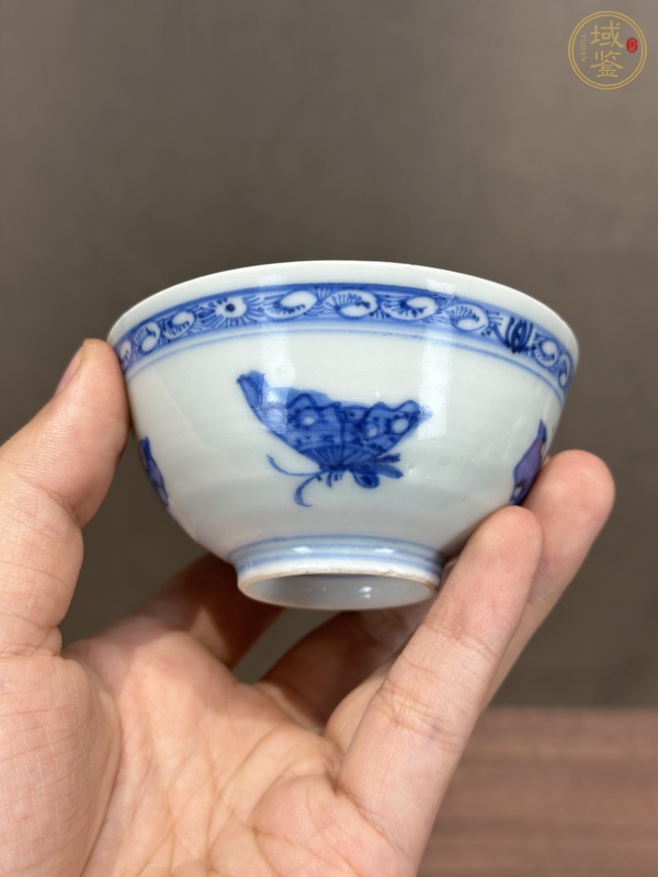 古玩陶瓷青花蝴蝶紋茶碗真品鑒賞圖