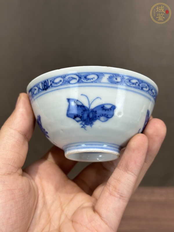 古玩陶瓷青花蝴蝶紋茶碗真品鑒賞圖