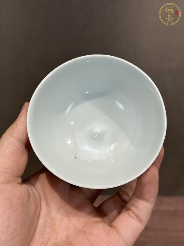 古玩陶瓷青花蝴蝶紋茶碗真品鑒賞圖