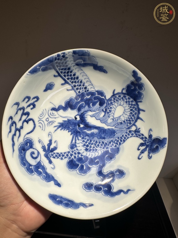 古玩陶瓷青花過墻龍紋臥盤真品鑒賞圖