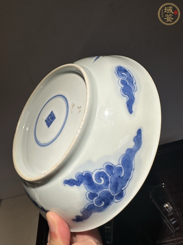 古玩陶瓷青花過墻龍紋臥盤真品鑒賞圖