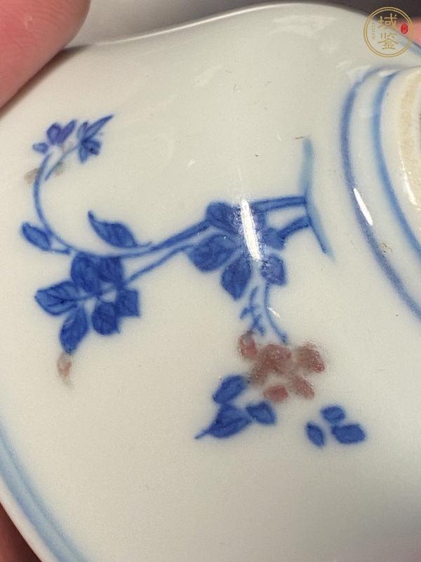 古玩陶瓷青花釉里紅花卉紋碗真品鑒賞圖