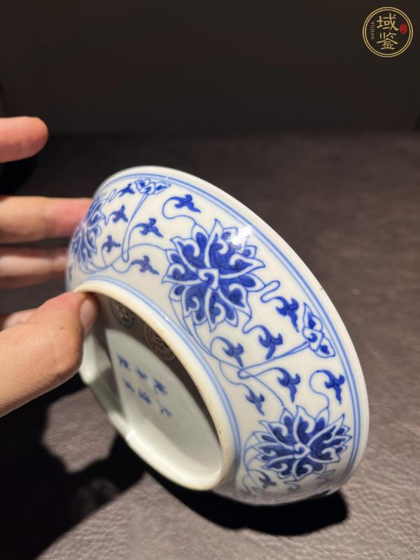 古玩陶瓷青花纏枝花卉盤真品鑒賞圖