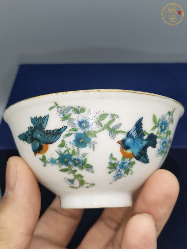 古玩陶瓷粉彩花鳥紋茶碗真品鑒賞圖