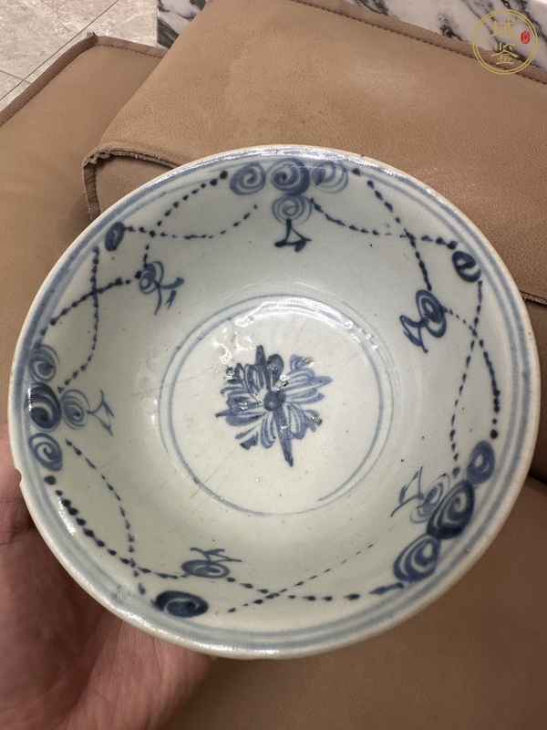 古玩陶瓷青花花卉紋碗真品鑒賞圖