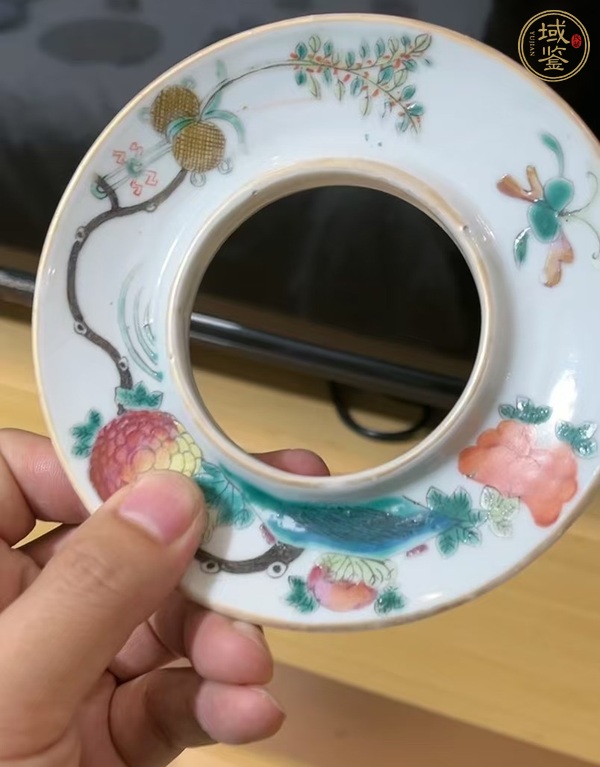 古玩陶瓷粉彩花卉蝴蝶紋蓋碗真品鑒賞圖