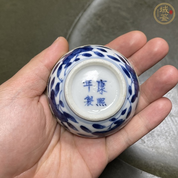 古玩陶瓷花鳥紋青花蓋盒真品鑒賞圖