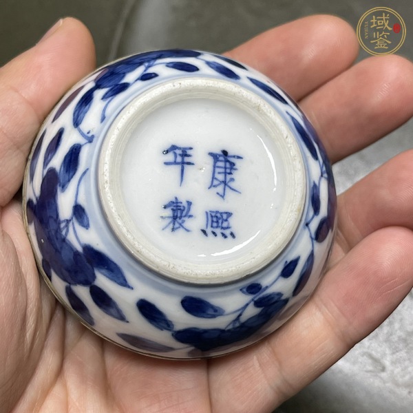 古玩陶瓷花鳥紋青花蓋盒真品鑒賞圖