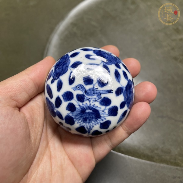 古玩陶瓷花鳥紋青花蓋盒真品鑒賞圖