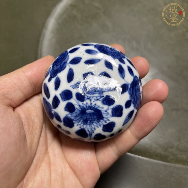 古玩陶瓷花鳥紋青花蓋盒真品鑒賞圖