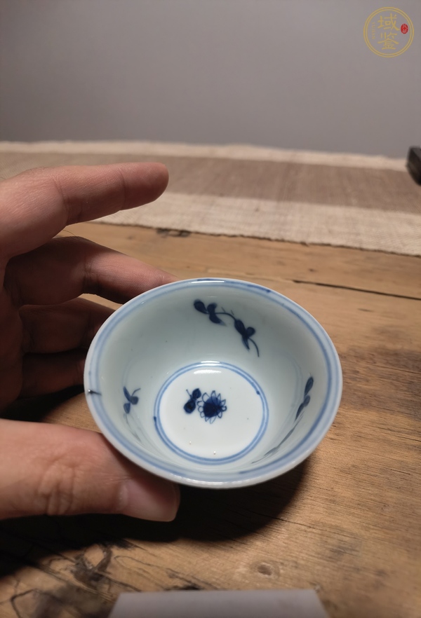 古玩陶瓷青花花卉紋杯真品鑒賞圖