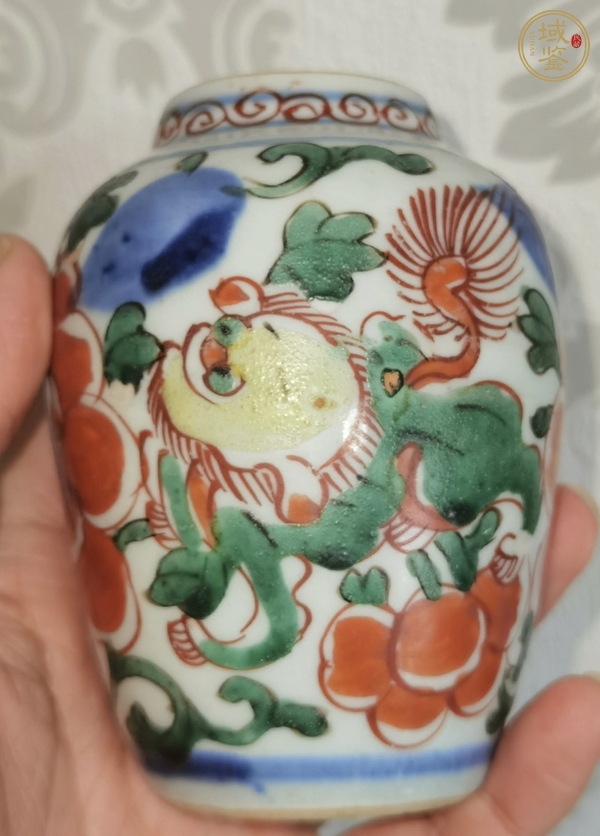 古玩陶瓷青花五彩獅子花卉紋罐真品鑒賞圖