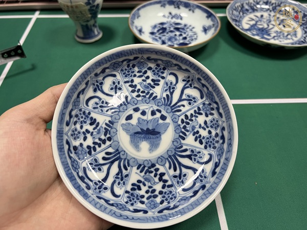 古玩陶瓷花鳥紋青花盤真品鑒賞圖