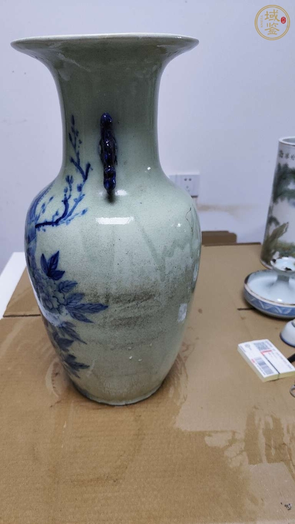 古玩陶瓷豆青釉青花雉雞牡丹圖撇口瓶真品鑒賞圖