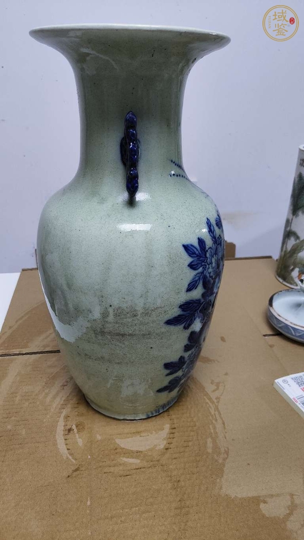 古玩陶瓷豆青釉青花雉雞牡丹圖撇口瓶真品鑒賞圖