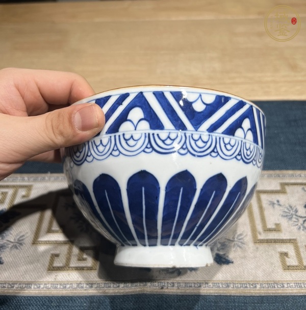 古玩陶瓷青花花卉紋雞心碗真品鑒賞圖