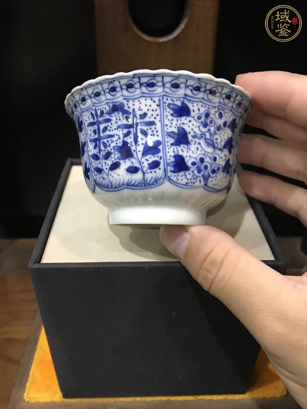 古玩陶瓷花鳥(niǎo)紋青花杯真品鑒賞圖